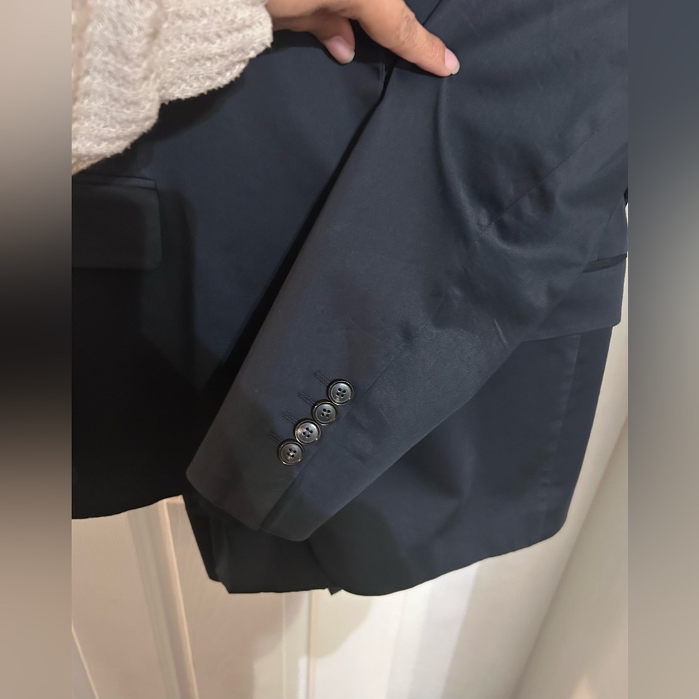 Hugo Boss suit - Picture 2 of 6